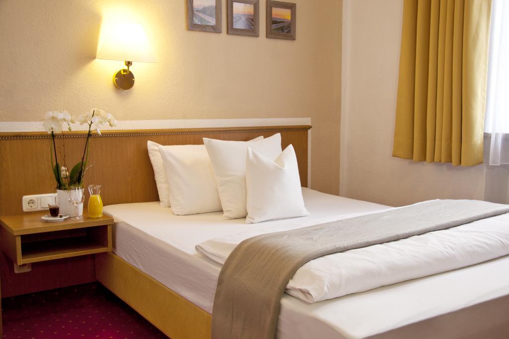 Stadthotel Эрдинг Экстерьер фото